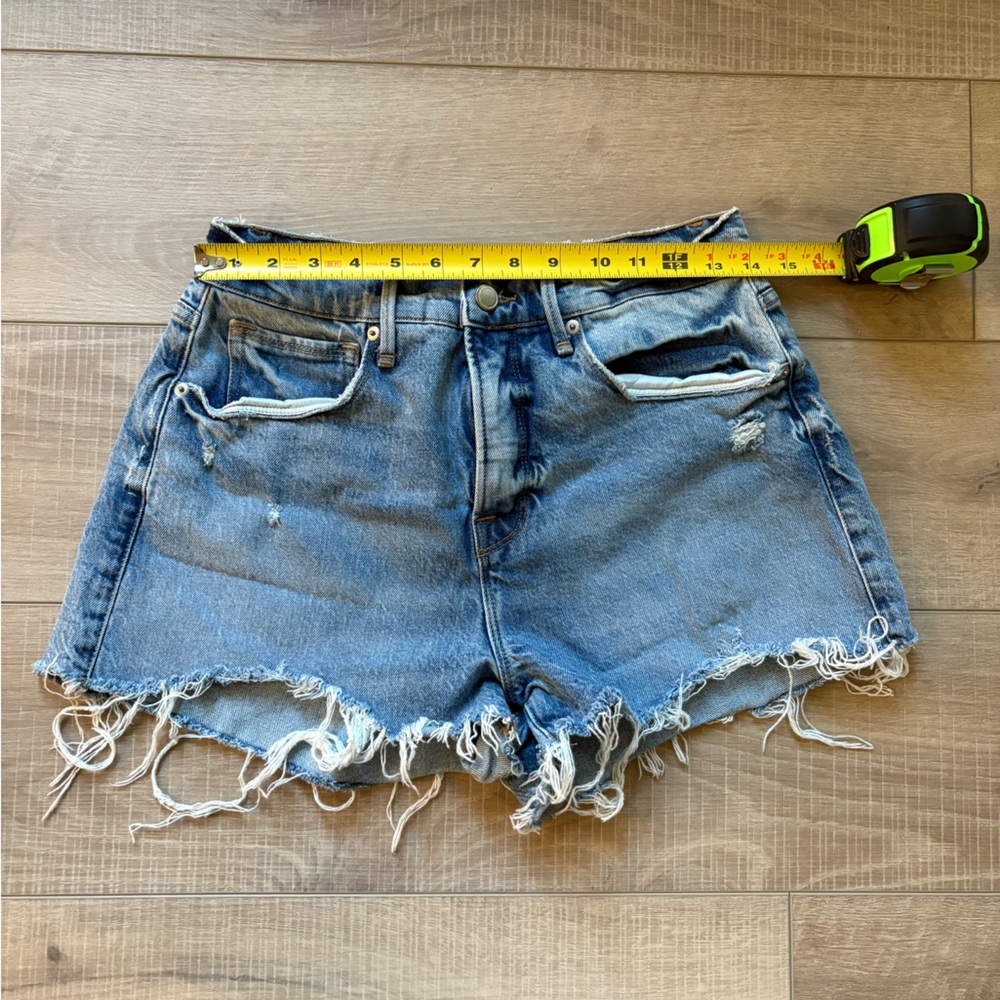 Good American Blue Frayed Jean Shorts - Picture 3 of 5